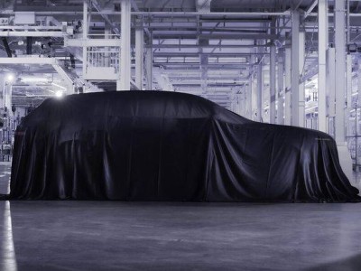 賓利首款豪華城市電動(dòng)SUV將至：充電快轉(zhuǎn)彎靈，開啟品牌新篇章