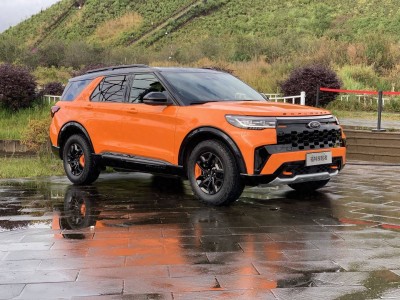 全新福特探險者昆侖穿越版登場，硬核配置加持，助城市人暢享越野樂趣