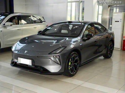 深藍L06亮相15萬級市場!動感轎跑設計+雙動力,空間與科技感兼備