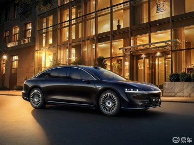 國產新能源發力中高端!多款車型配置升級,續航、智駕實力比拼