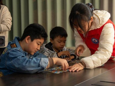 汽車知識科普進社區 親子攜手拼裝答題共筑歡樂時光