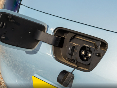 26款五菱宏光MINIEV四門版來襲,301km續航解鎖日常出行新體驗