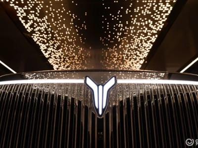 嵐圖泰山上市即爆單!37.99萬(wàn)起售,以東方美學(xué)與尖端科技重塑豪華新范式