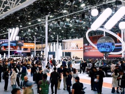 廣州車展智己雙星閃耀!LS9交付32.28萬起,LS6加速交付成熱門之選