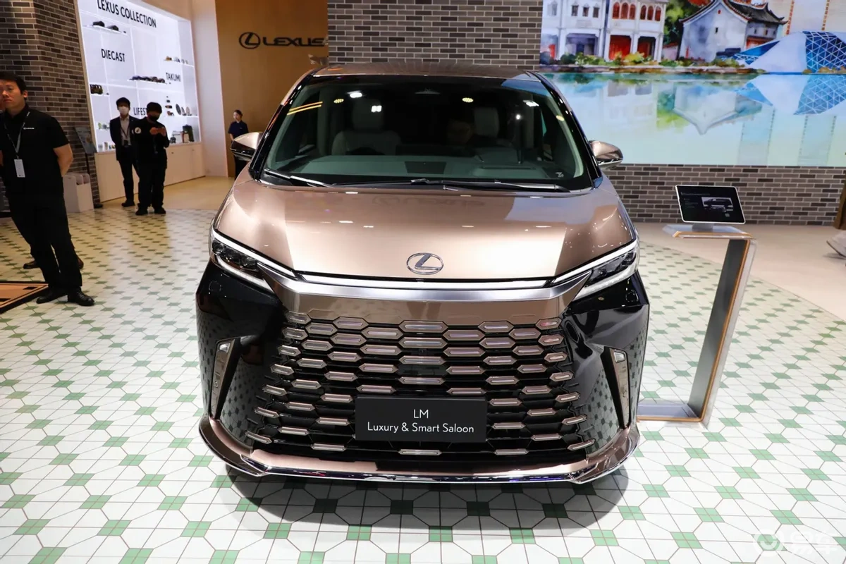 廣州車展雷克薩斯LM特別版吸睛,雙色車身配4K屏重塑豪華MPV新體驗(yàn)