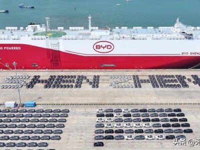 中國車企出海“雙雄爭霸”:比亞迪技術領航,吉利生態深耕,誰能稱雄全球?