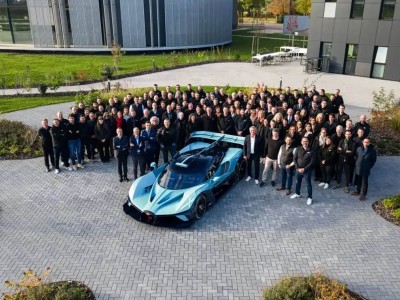 限量40臺售罄！最后一臺布加迪Bolide下線 16缸猛獸性能拉滿