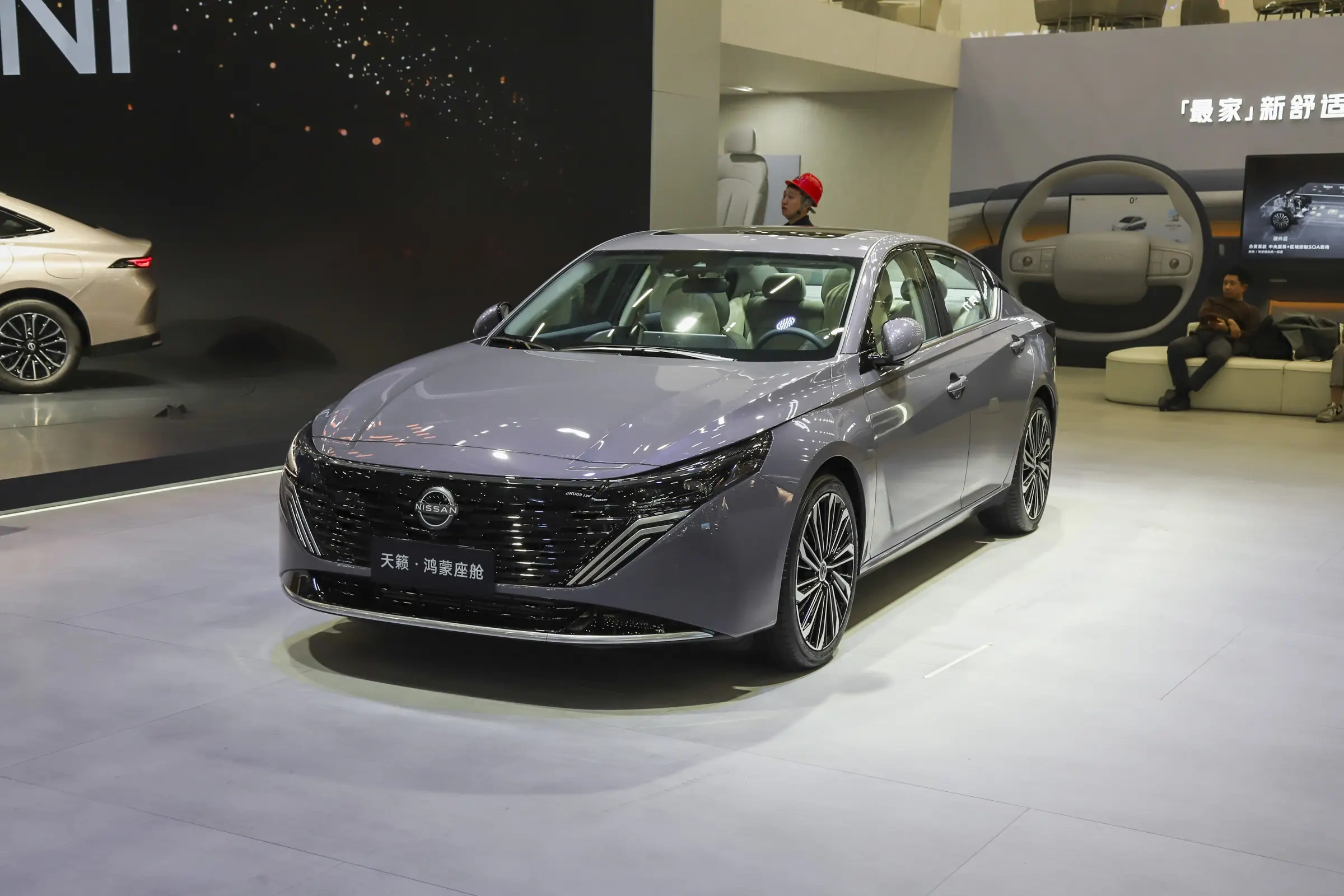 華為賦能煥新顏！日產(chǎn)天籟攜鴻蒙座艙登場，舒適配置升級價格更親民