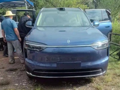 新款問界M7實拍圖亮相!全新前臉設計吸睛,車尾精致升級空間或提升