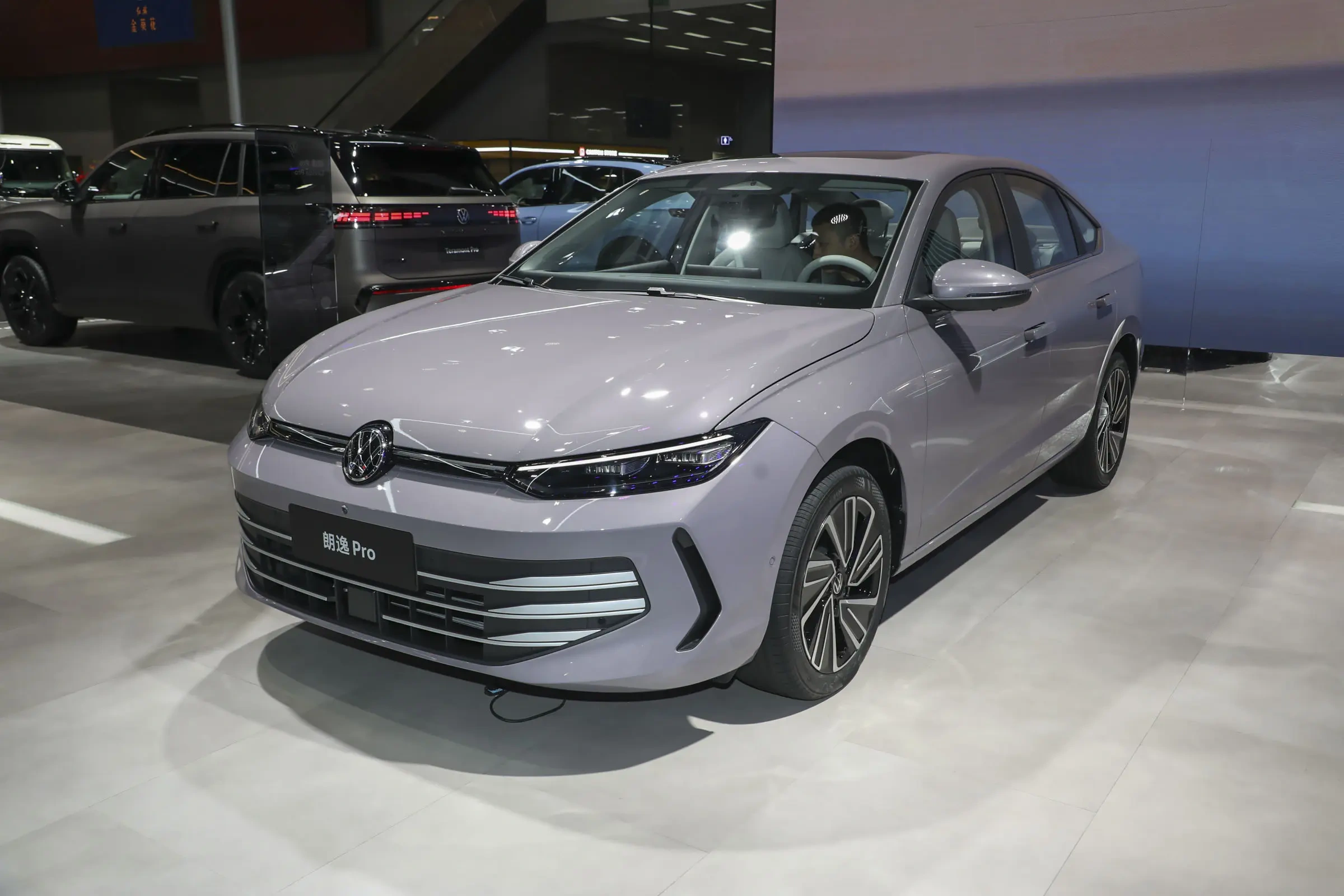 大眾朗逸Pro煥新登場!雙屏內(nèi)飾+低油耗,8萬級(jí)能否再掀家轎熱潮?