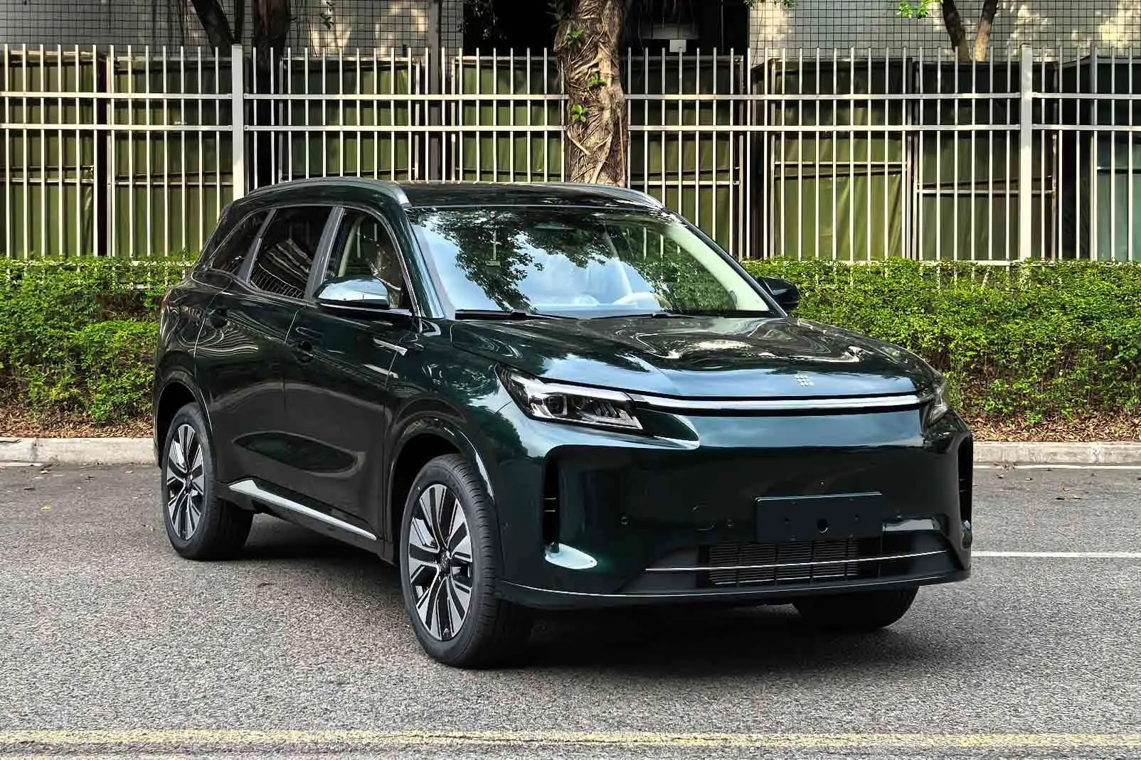 賽力斯再出招!藍電E5 PLUS以獨特優勢,重塑12萬級混動SUV格局