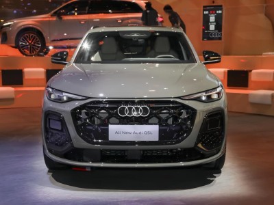 全新奧迪Q5L到店實拍,軸距加長配華為智駕,能否挑戰(zhàn)寶馬X3?