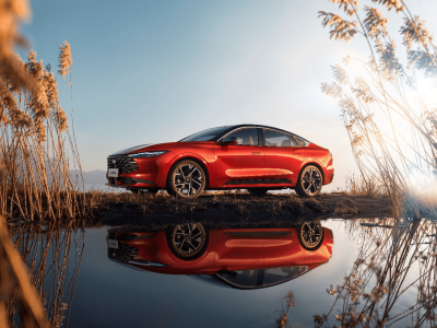 “電進油退”浪潮中新蒙迪歐2.0T入局15萬級,能否守住內(nèi)燃機陣地?