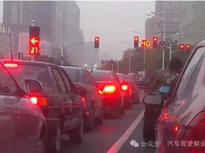 等紅燈時一直踩剎車有何玄機?掌握這些技巧才算駕駛高手