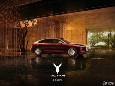 嵐圖追光L攜“技術(shù)平權(quán)”入場(chǎng),與奔馳E級(jí)對(duì)決誰(shuí)能稱霸豪華車市?