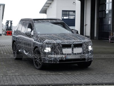 寶馬全新X7諜照來襲：分體大燈+半隱藏門把手，2027年或攜純電版登場