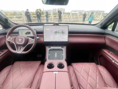 嵐圖泰山:以科技與豪華“爭(zhēng)峰” 引領(lǐng)中國(guó)汽車新高度