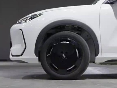 吉利全棧自研新形態行駛單元亮相，原地轉向全向行駛功能超吸睛