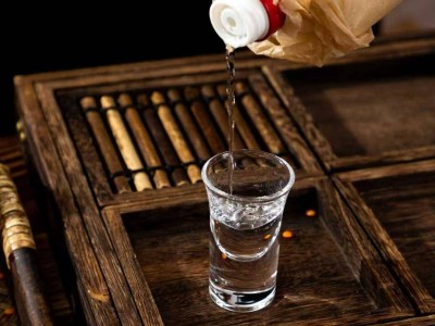 茅臺價格跳水背后：消費邏輯生變，回歸百姓餐桌或是新出路