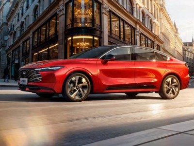 福特“剎車轉(zhuǎn)向”:棄大型純電押注混動,百年車企務(wù)實謀新局