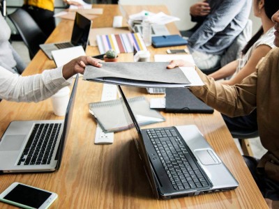 優化小紅書下拉詞：企業構建數字信任橋梁，開啟品牌增長新路徑