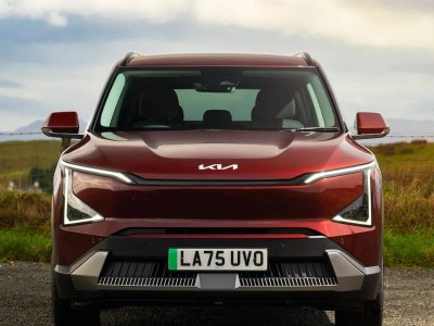 起亞2026款EV5 Air純電SUV英國登場，續航快充車身尺寸等亮點多