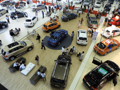 年底車市“冷熱不均”：燃油車熱鬧，新能源車遇冷為哪般？