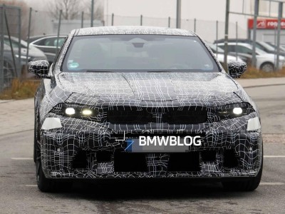 新款寶馬M5原型車諜照來襲：前臉設(shè)計大改 內(nèi)飾革新升級