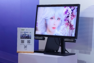 桌子上的電腦屏幕
AI 生成的內容可能不正確。