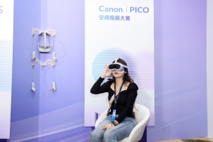 女人拿著手機對著鏡子自拍
AI 生成的內容可能不正確。