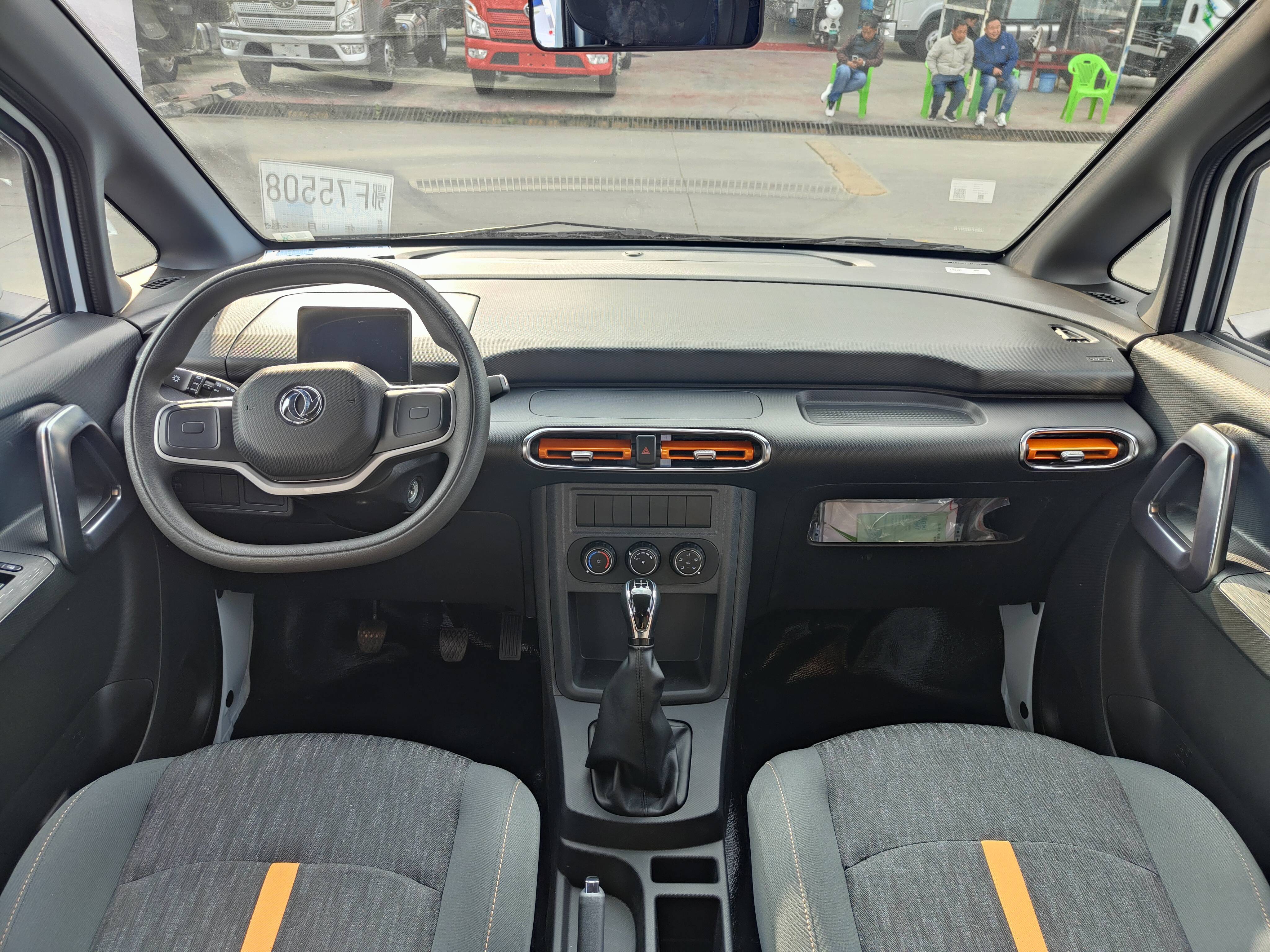 東風(fēng)途逸T7內(nèi)飾圖